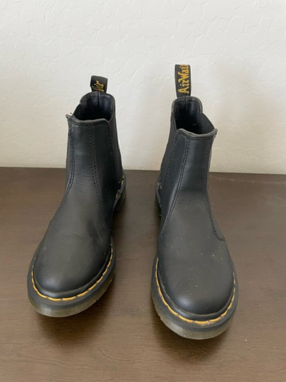 Dr. Martens Unisex Adults Leather Pull On Chelsea Boots Black Size 7Ladies US